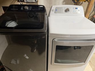 15 month old Samsung washer & gas dryer this washer is huge 5.4 capacity  heavy duty just washer pai