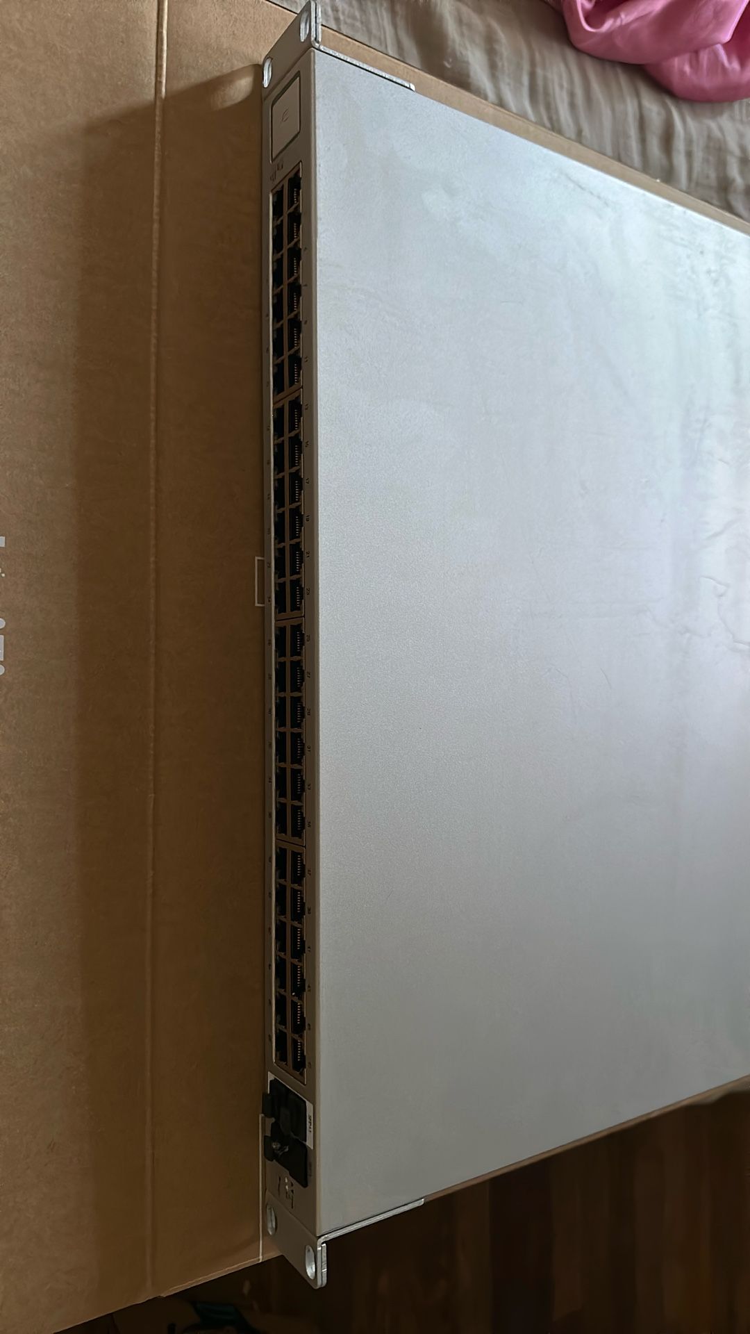 UNIFI - US-48 Port Switch