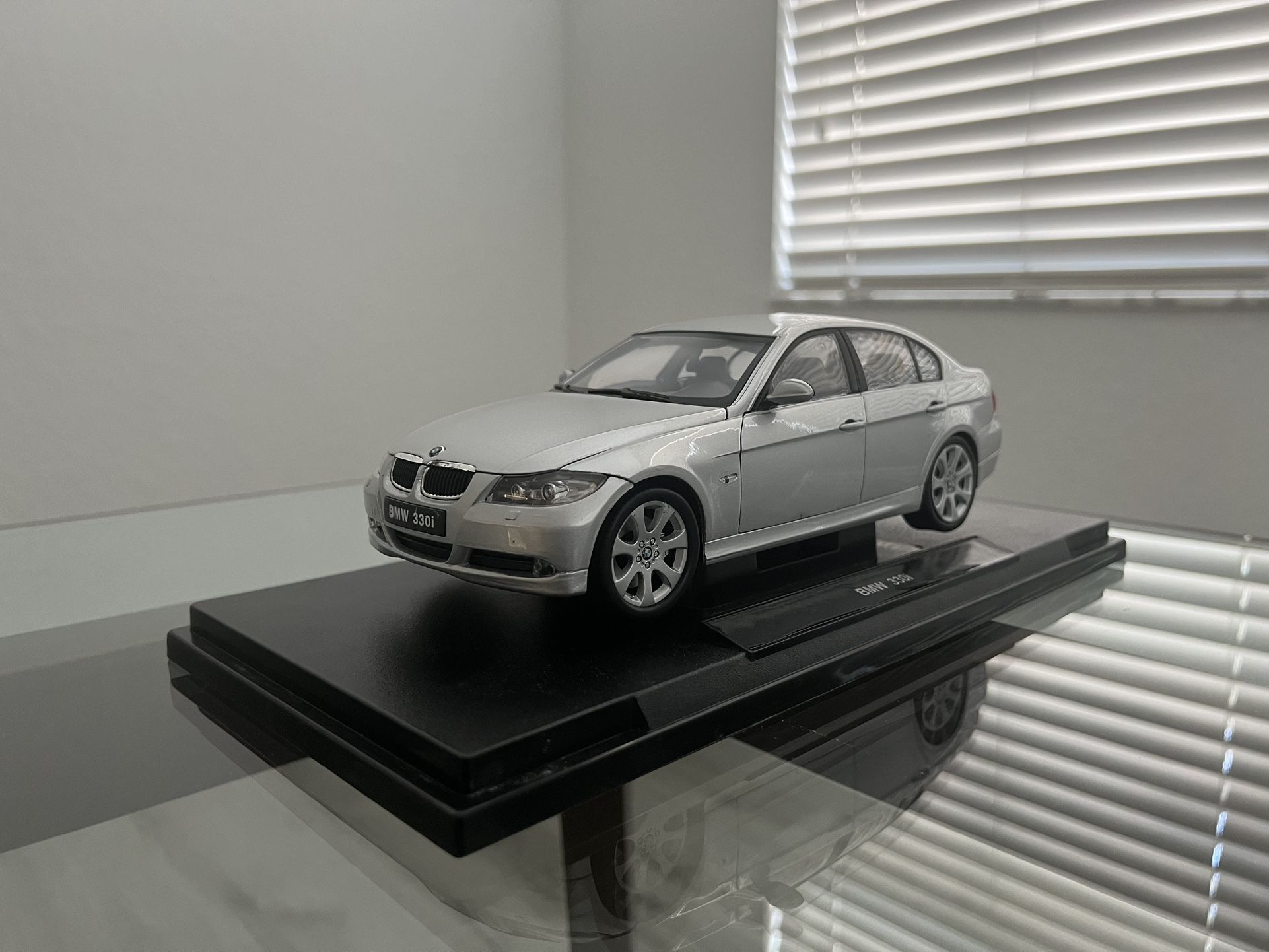 BMW E90 330i Diecast Car 1:18 for Sale in Miami, FL - OfferUp
