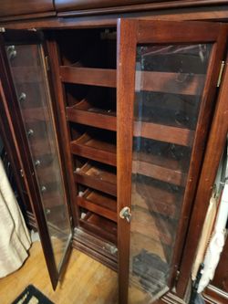 Glass dresser