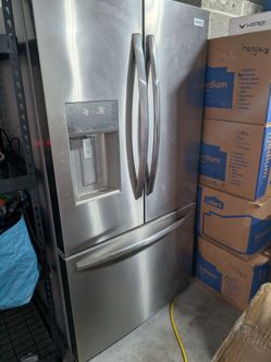 Counter depth refrigerator
