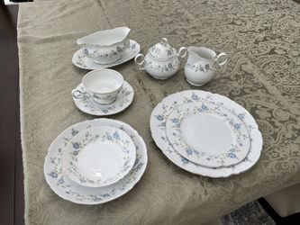 Mikasa China Rose Medley 9333 Service For 10
