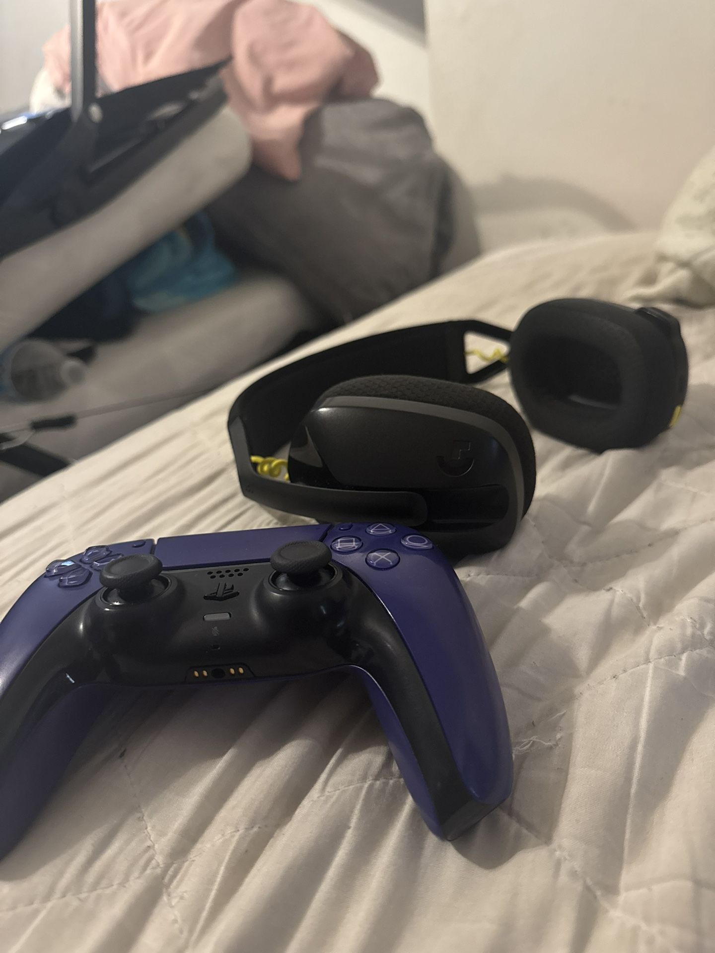 Ps5 Controller And Headphones 