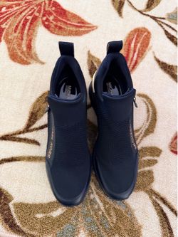 Michael Kors size 9