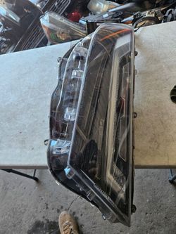 Toyota rav4 right Headlight oem