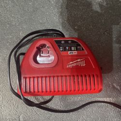 Milwaukee  M12 Charger
