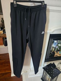 The Adidas SERE11 BA Pants in Youth Running Climalite Black size medium are versatile activewear pants for unisex kids. Made by Adidas, a trusted bran