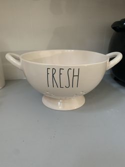 Rae Dunn Fresh Colander/Strainer