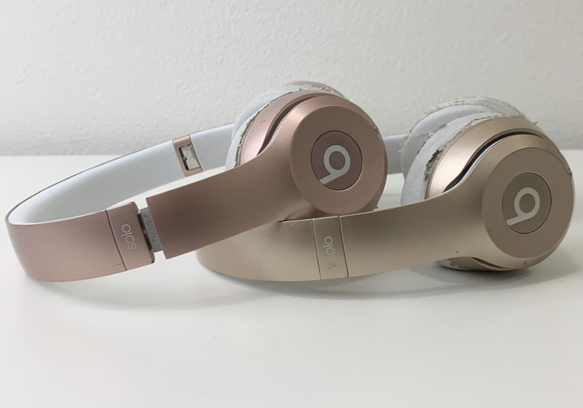 Beats wireless headphones Rose Gold & Gold bundle