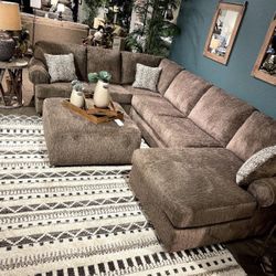 Brand New Ashley⭐️ Hoylake Sectional Couch ⭐️ Great Fnancing Options⭐️