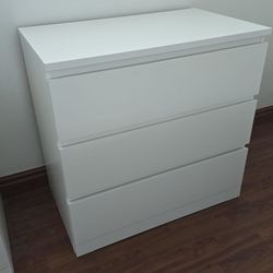 Dresser - Chest, 3-Drawers, white. 