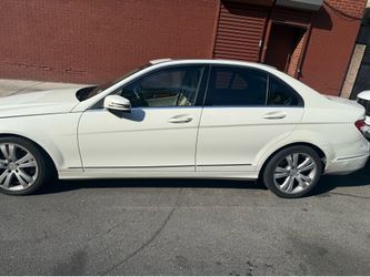 Mercedes Benz c-class 300 white