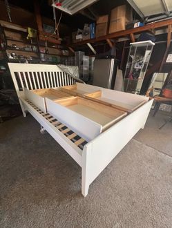 Queen Bed Frame w/ 4 Drawers