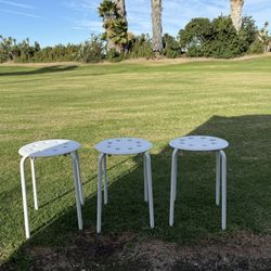4 SMALL STOOLS 