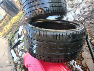 Pireli tires 275/40 R20 tires for sale in good condition