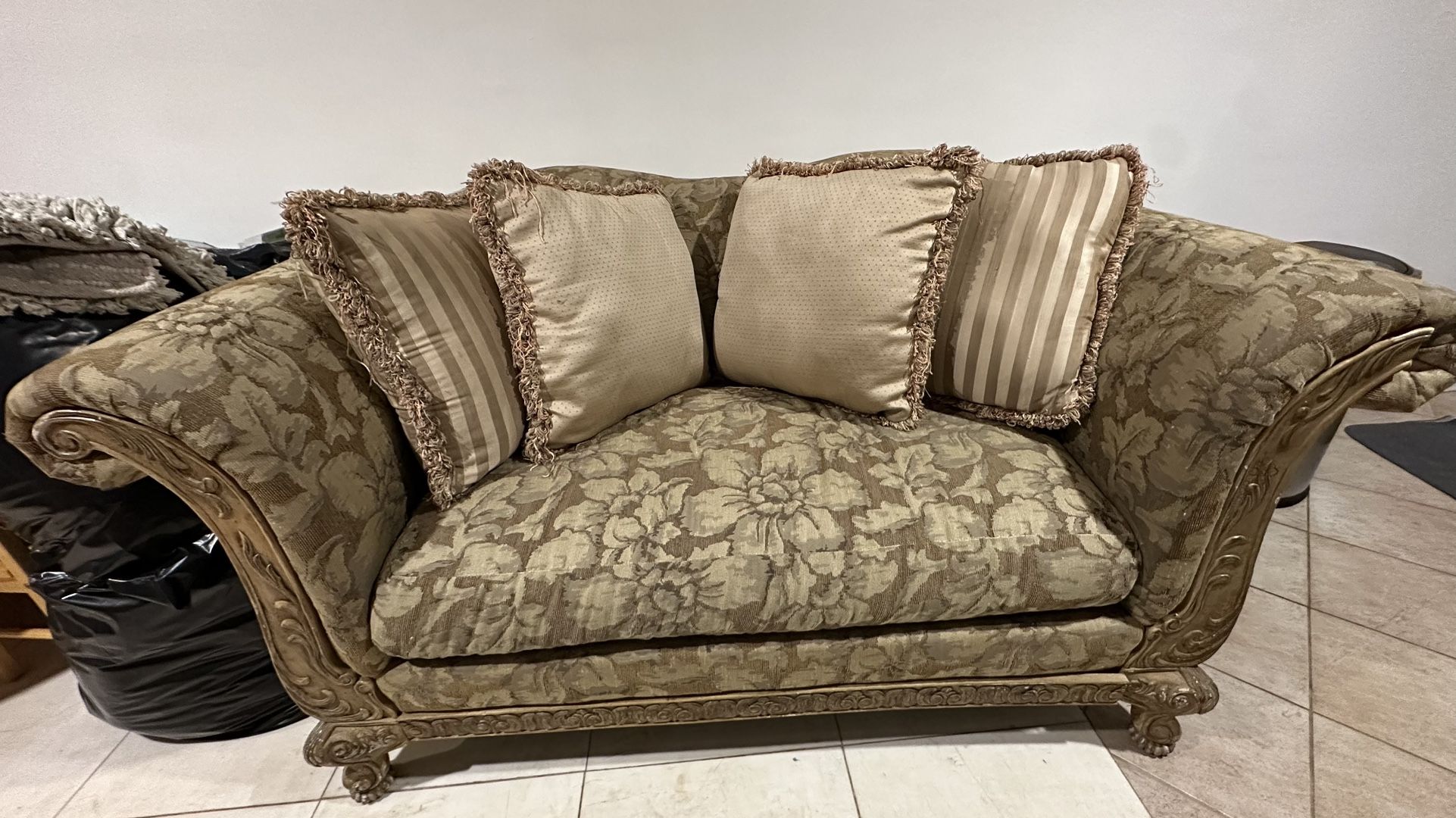 Love Sit Couch With Pillows