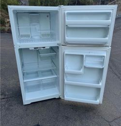 Refrigerator household 18 cubics GE fridge freezer works excellent! (delivery available)