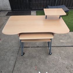 DESK - Very Good Condition 