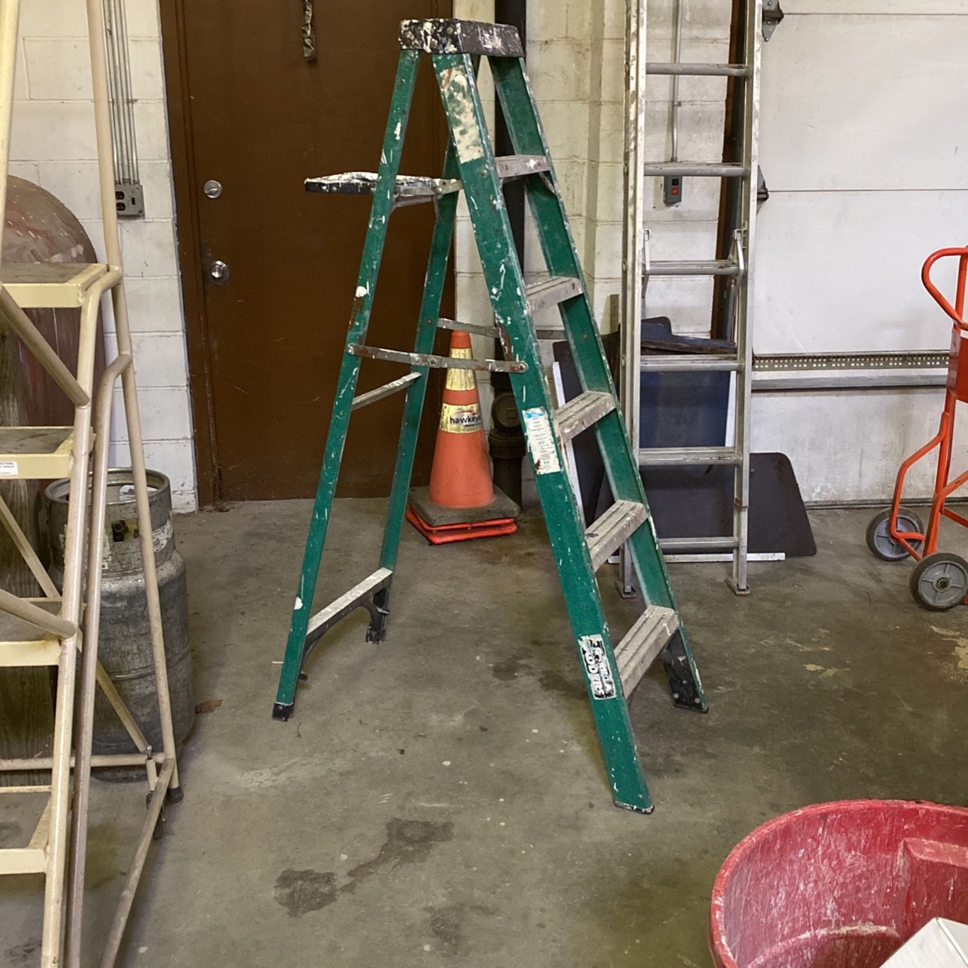 6 foot Gorilla ladderone sided step ladder