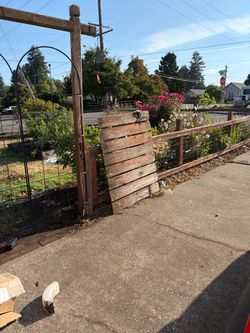 Yard stuff free. Gate & rocks