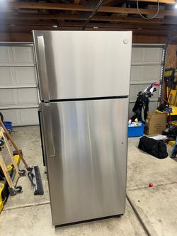 GE Stainless Steel Top-Freezer Refrigerator