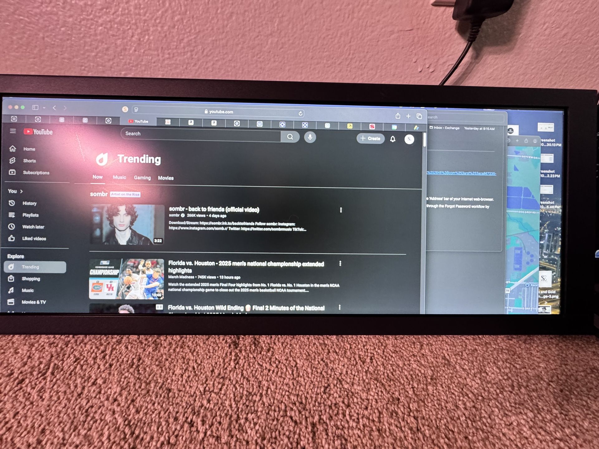 BrightSign AD Player & LCD Monitor 21.5”