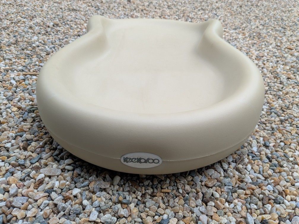 Keekaroo Peanut Changer – Easy Clean Changing Pad