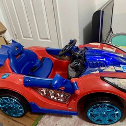 6V Spider-Man Super Car, Battery Powered Ride-on with Lights and Sounds, by Dynacraft