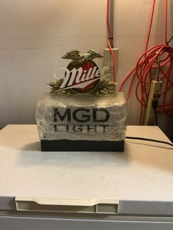 Miller Mgd Ice Cub Bar. Light
