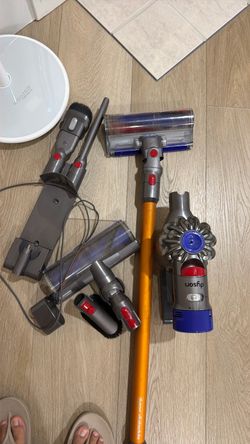 Dyson v8 cordless vacuum cleaner