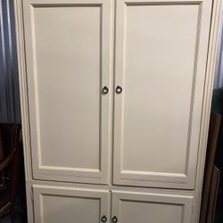Beautiful Ethan Allen Armoire