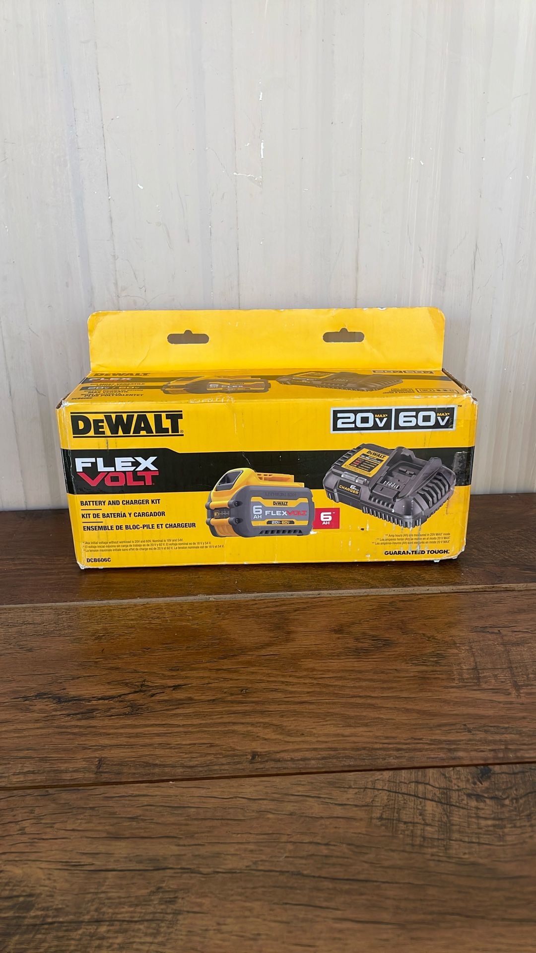 DEWALT FLEXVOLT 20V/60V MAX Lithium-Ion 6.0Ah Battery Pack with 6 Amp Output Charger