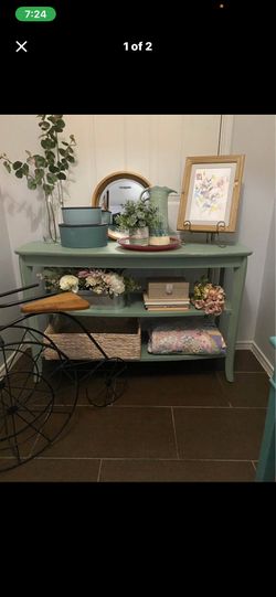 Beautiful Entryway table / Pickup South Denton only