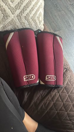 SBD powerlifting knee sleeves