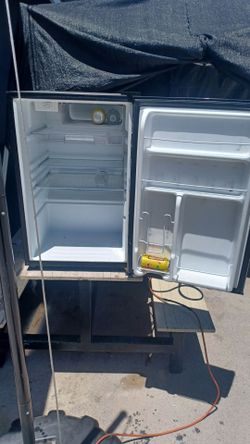 4.6 cubic ft mini fridge $80