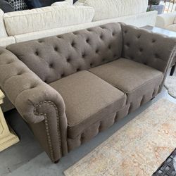 Brand New Tufted Couches Available Only @ FURNITURE LOVE 💕 Same Day Delivery Service 🚚 