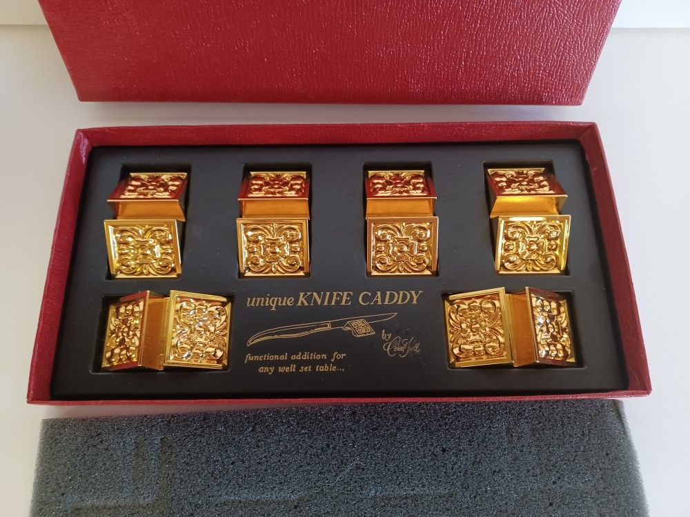 Set Of 6 Vintage Carvel Hall Gold Tone Knife Rest And Place Card Holder Set