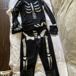 Skull trooper costume includes pants, shirt, vest, Jjwhite hoodie, black, hanky, kneepads, elbow pads, belt, gloves, and chain size could be  8-10 all