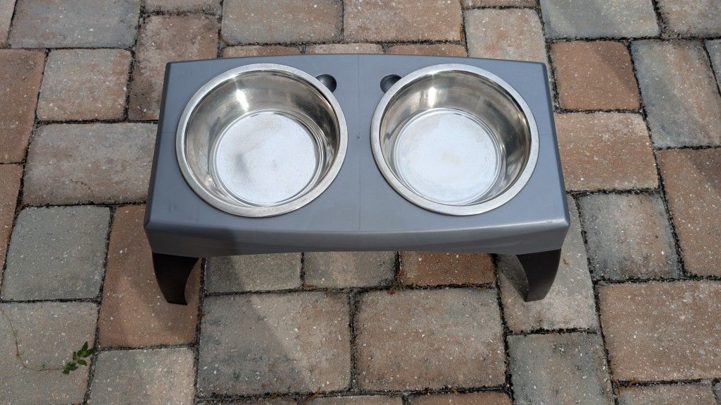 Raised Pet Food & Water Bowl / Feeding stand