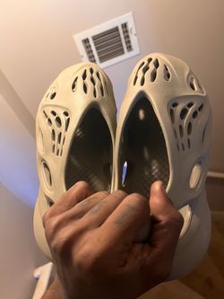 Yzy foam runners