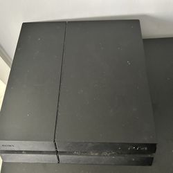 Ps4 w/controller and cables. 