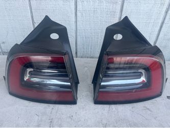 Tesla Model Y Tail Lights PAIR 2020 2021 2022 2023 2024 OEM