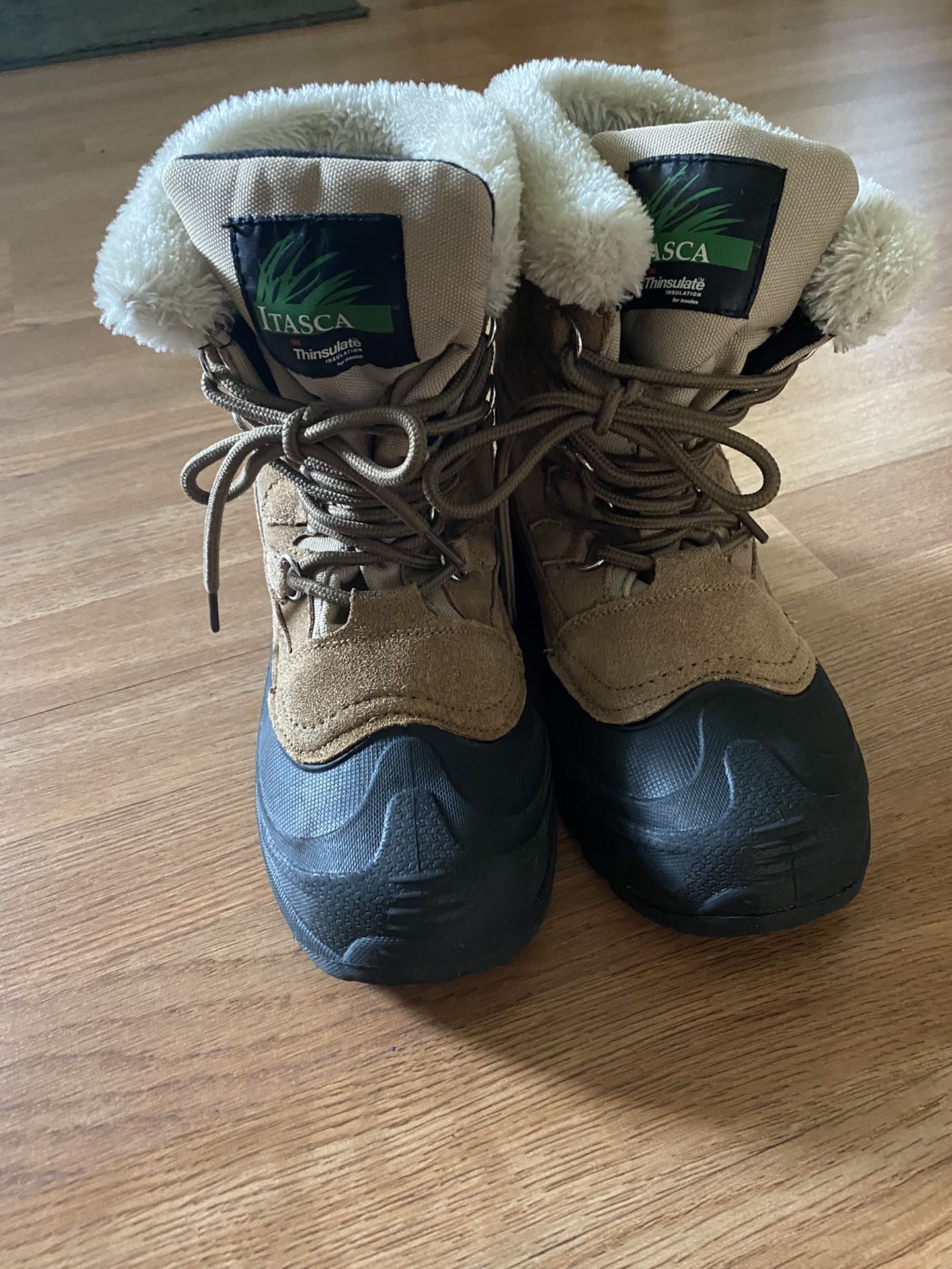 Itasca Size 6 Woman’s Snow Boots