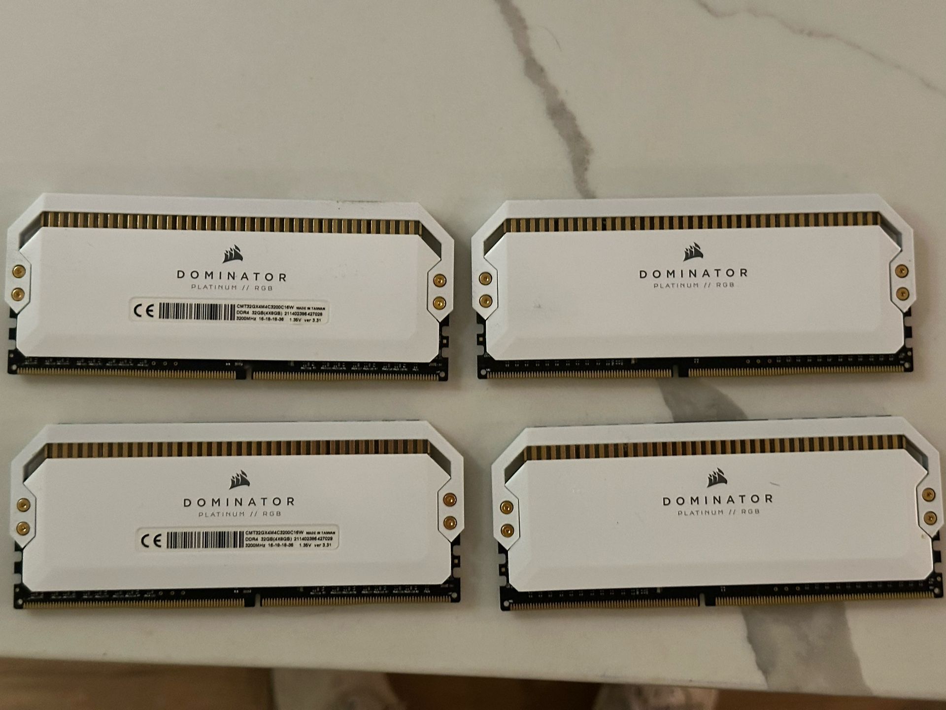 corsair dominator platinum rgb 32gb 4x8gb ddr4 3200