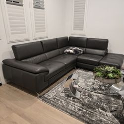 Top-Grain Leather Sectional Couch – Excellent Condition (Anaheim)