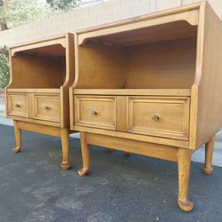 2 Vintage Mid Century Modern Style Night Stands, American Of Martinsville. 21x16x25" tall 