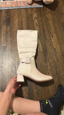 New white suede boots size 7.5
