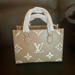 LOUIS VUITTON  -LV PURSE 