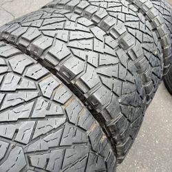 285 70 17 Tires Con 80% De Vida Las 4 De La Marca NITTO 