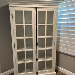 ANTIQUE WHITE CURIO Beautiful white distress hutch curio